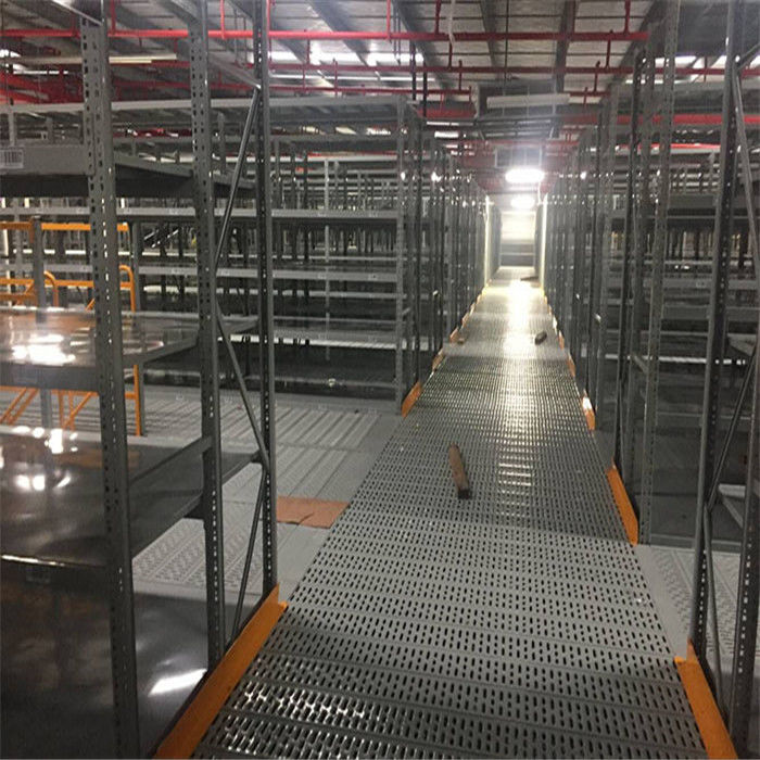 أرضيات الفولاذ الصناعية الميزانين الأرضيات الحمل 300-1000kg لكل متر مربع لخيارات التخزين متعددة الاستخدامات