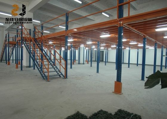 نظام رف التخزين الصناعي للميزانين رفات الصفائح الأرضية الميزانين