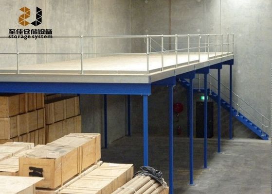 فولاذ Q235 أرضيات الصناعة الميزانين ، غطاء مسحوق مستودع رف المنجل