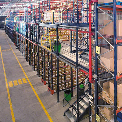 أرضيات الفولاذ الصناعية الميزانين الأرضيات الحمل 300-1000kg لكل متر مربع لخيارات التخزين متعددة الاستخدامات